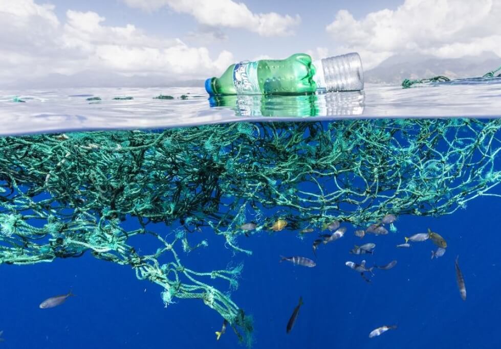 What is the number and weight of plastic particles floating in the world's oceans?